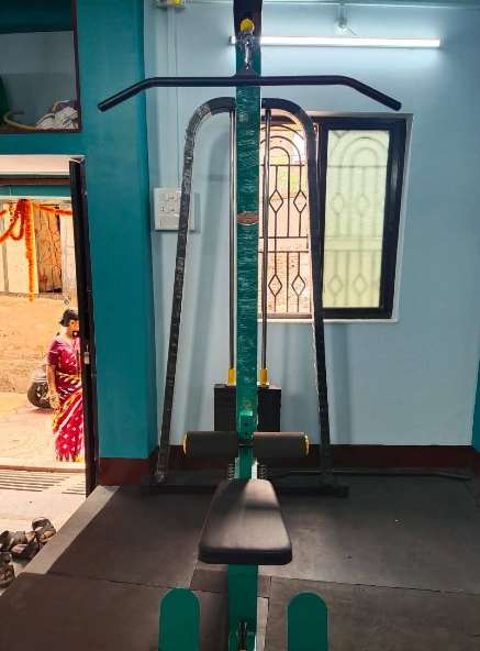 Lat Pulldown Machine